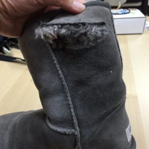 ムートンブーツ 破れ補修 (UGG ブーツ)
