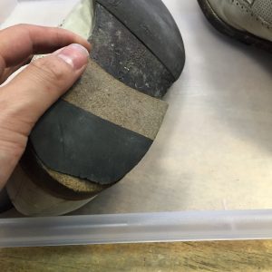 ヒールのゴム交換。替え時。