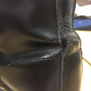 ブーツの破れ