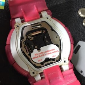 デジタル時計の電池交換