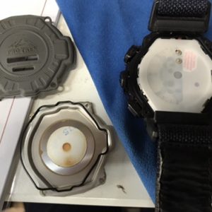 デジタル時計の電池交換